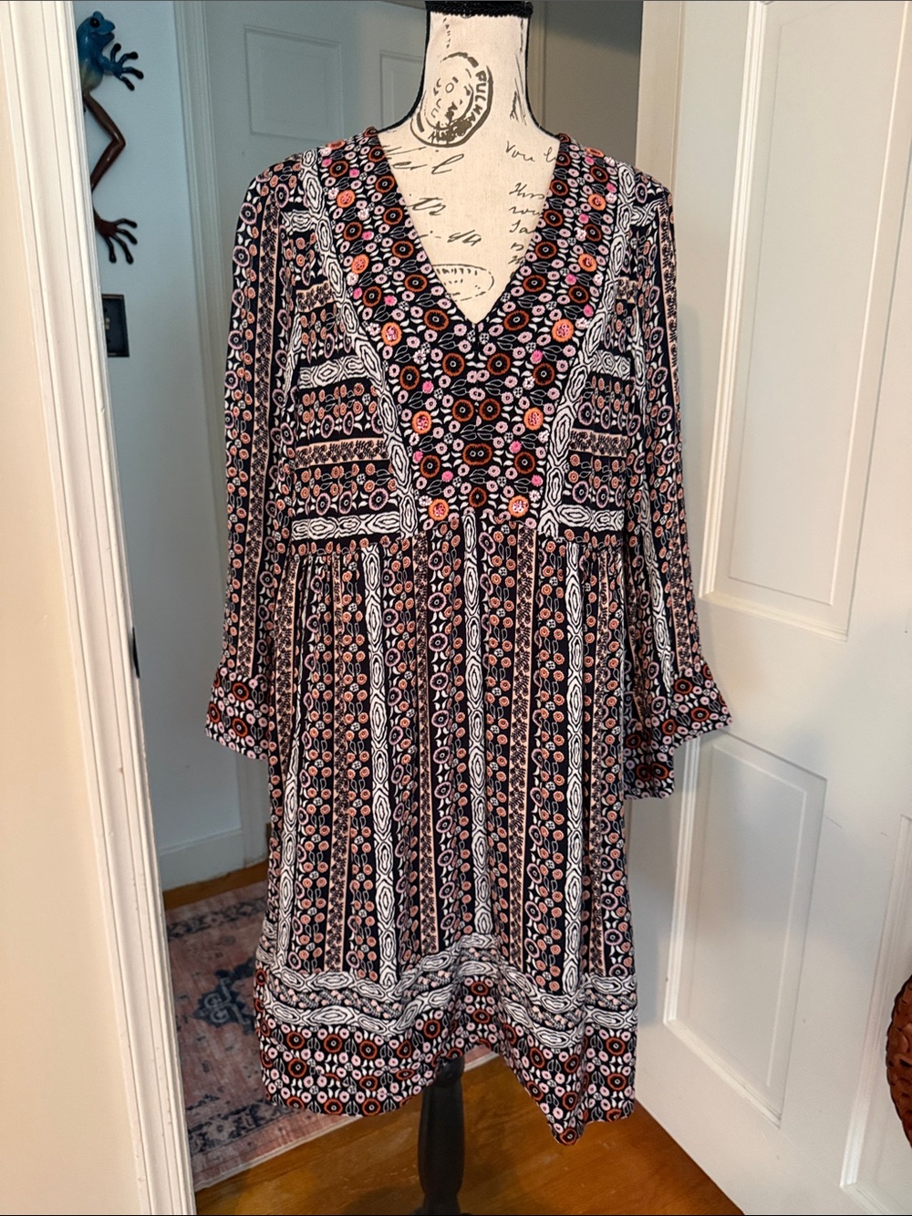 ANTHROPOLOGIE Maeve Naomi
Dress Embroidered Sequin
Tunic Size M